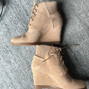 NEVER WORN Michael Kors Beige Suede Bootie 👢
